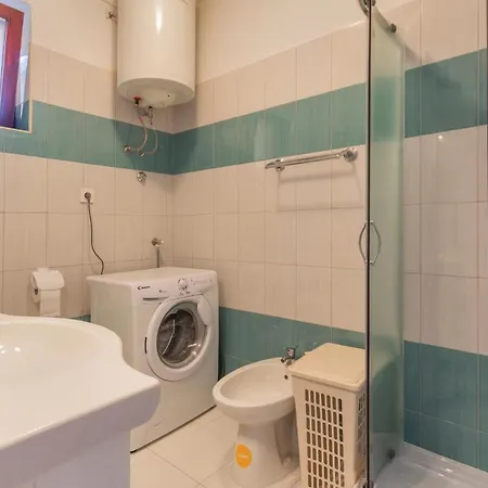 Gorgeous In With Wifi Holiday home Vodnjan